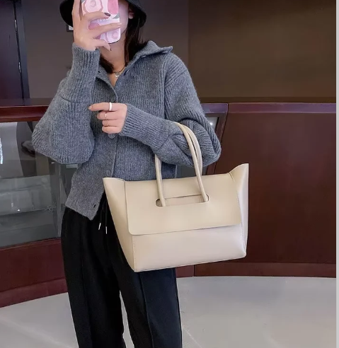 Designer Style Women's Large Capacity Handbag ZTS-CR-066