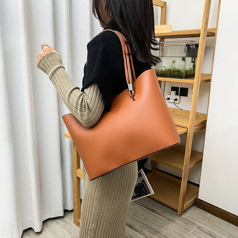 Classic Luxe Tote – Everyday Elegance Redefined (ZTS CR 043)