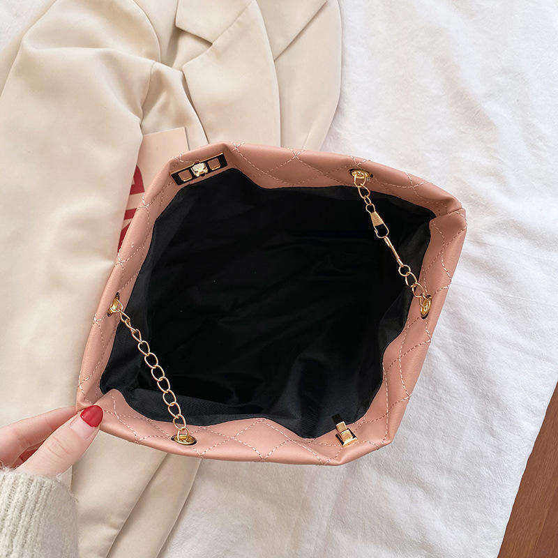 Elegant Quilted Chain Shoulder Bag – Premium Faux Leather (ZTS-CR-062)